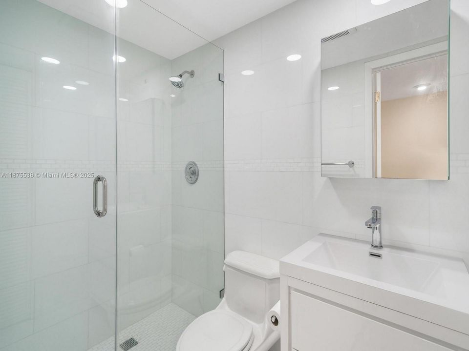 合同活跃: $16,000 (4 贝兹, 4 浴室, 3493 平方英尺)