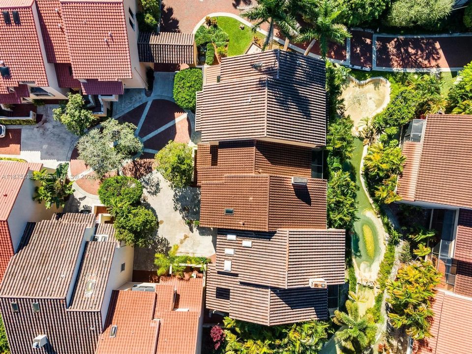 合同活跃: $16,000 (4 贝兹, 4 浴室, 3493 平方英尺)