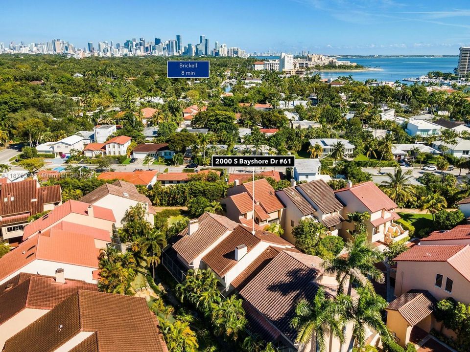 合同活跃: $16,000 (4 贝兹, 4 浴室, 3493 平方英尺)