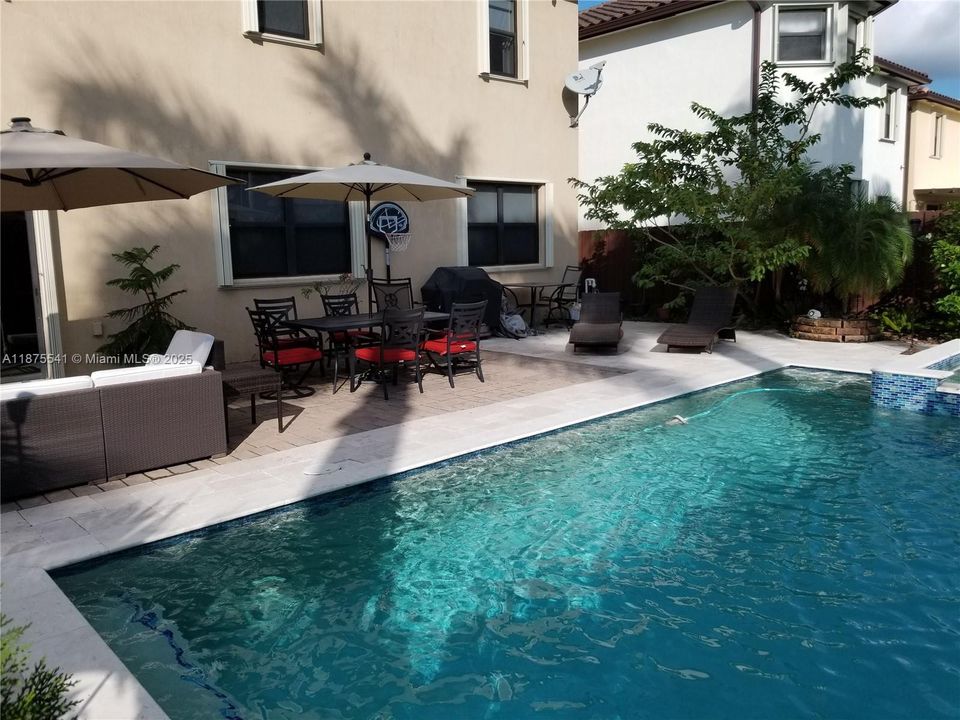 Recently Rented: $4,000 (5 beds, 3 baths, 2550 Square Feet)