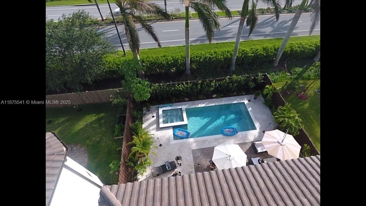 Recently Rented: $4,000 (5 beds, 3 baths, 2550 Square Feet)