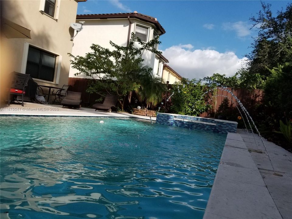 Recently Rented: $4,000 (5 beds, 3 baths, 2550 Square Feet)