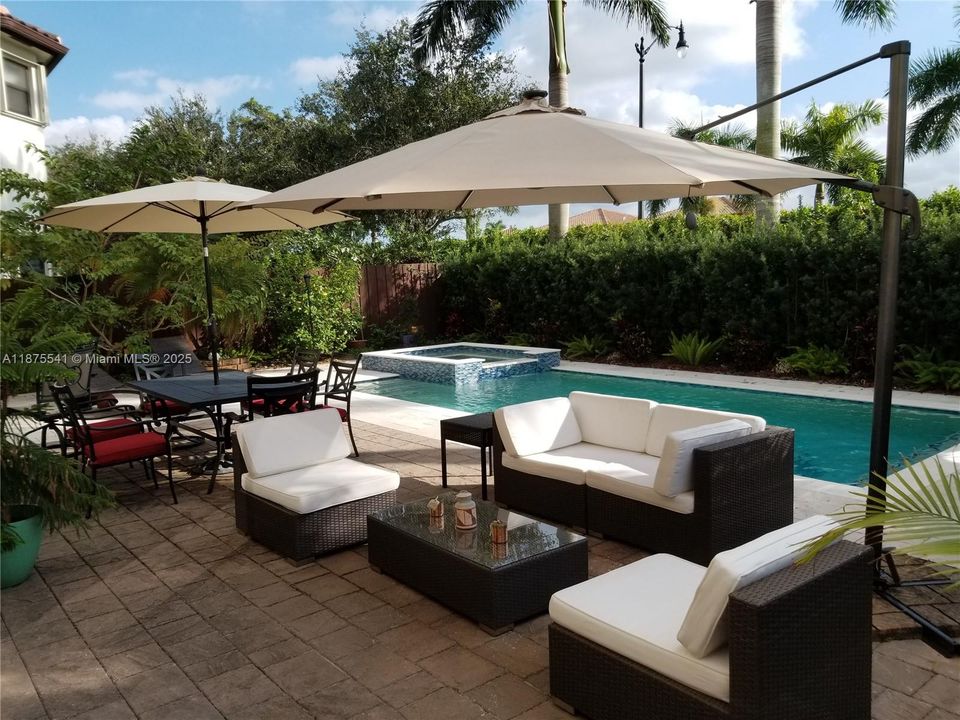 Recently Rented: $4,000 (5 beds, 3 baths, 2550 Square Feet)