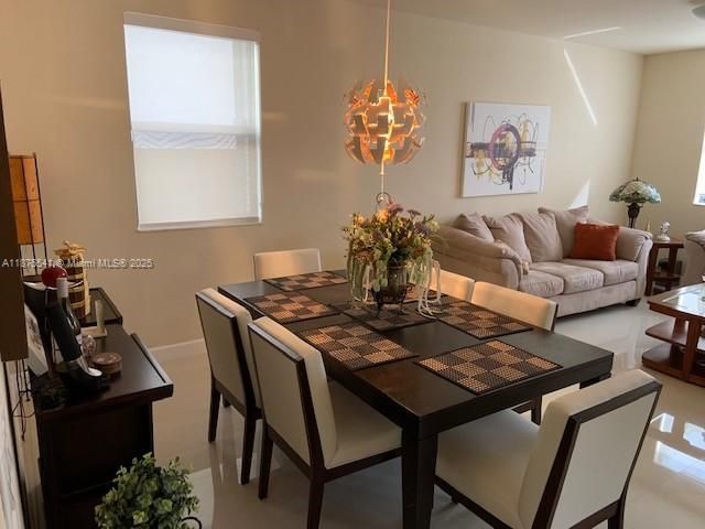 Recently Rented: $4,000 (5 beds, 3 baths, 2550 Square Feet)