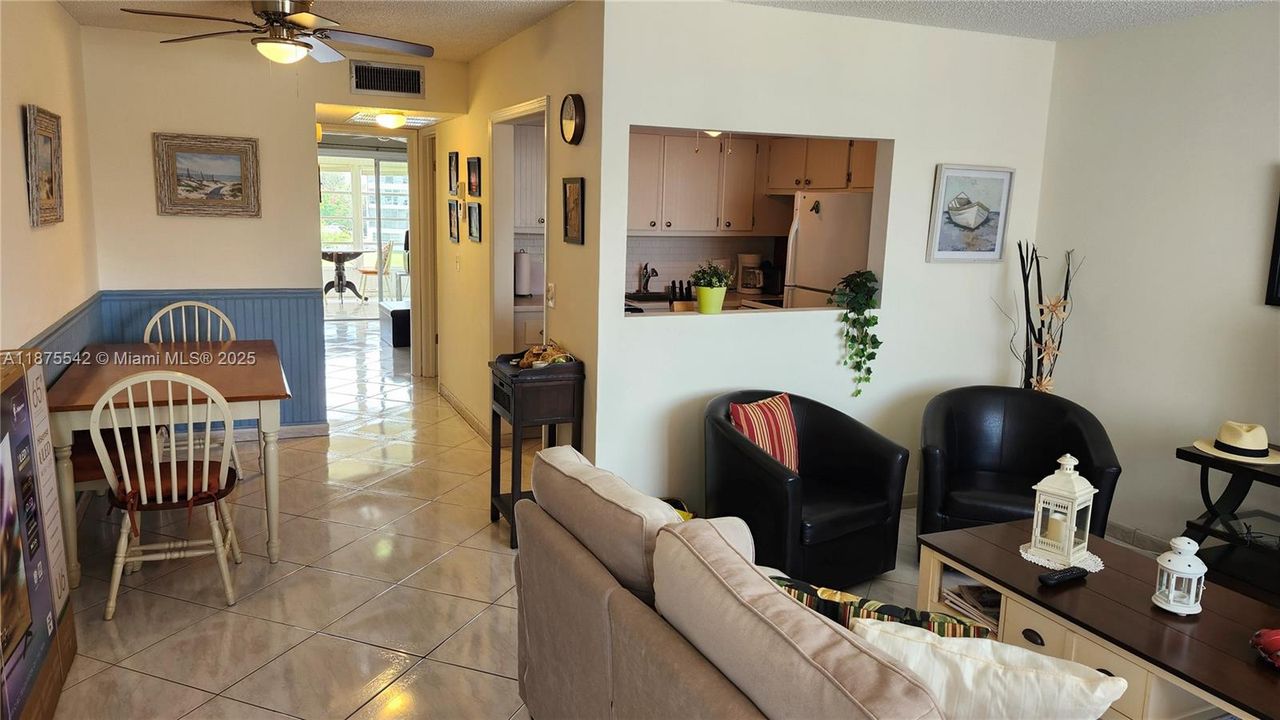 待售: $99,000 (1 贝兹, 1 浴室, 585 平方英尺)