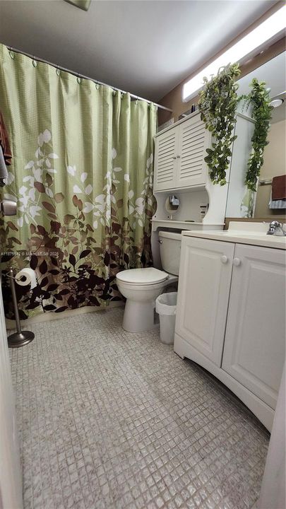 待售: $99,000 (1 贝兹, 1 浴室, 585 平方英尺)