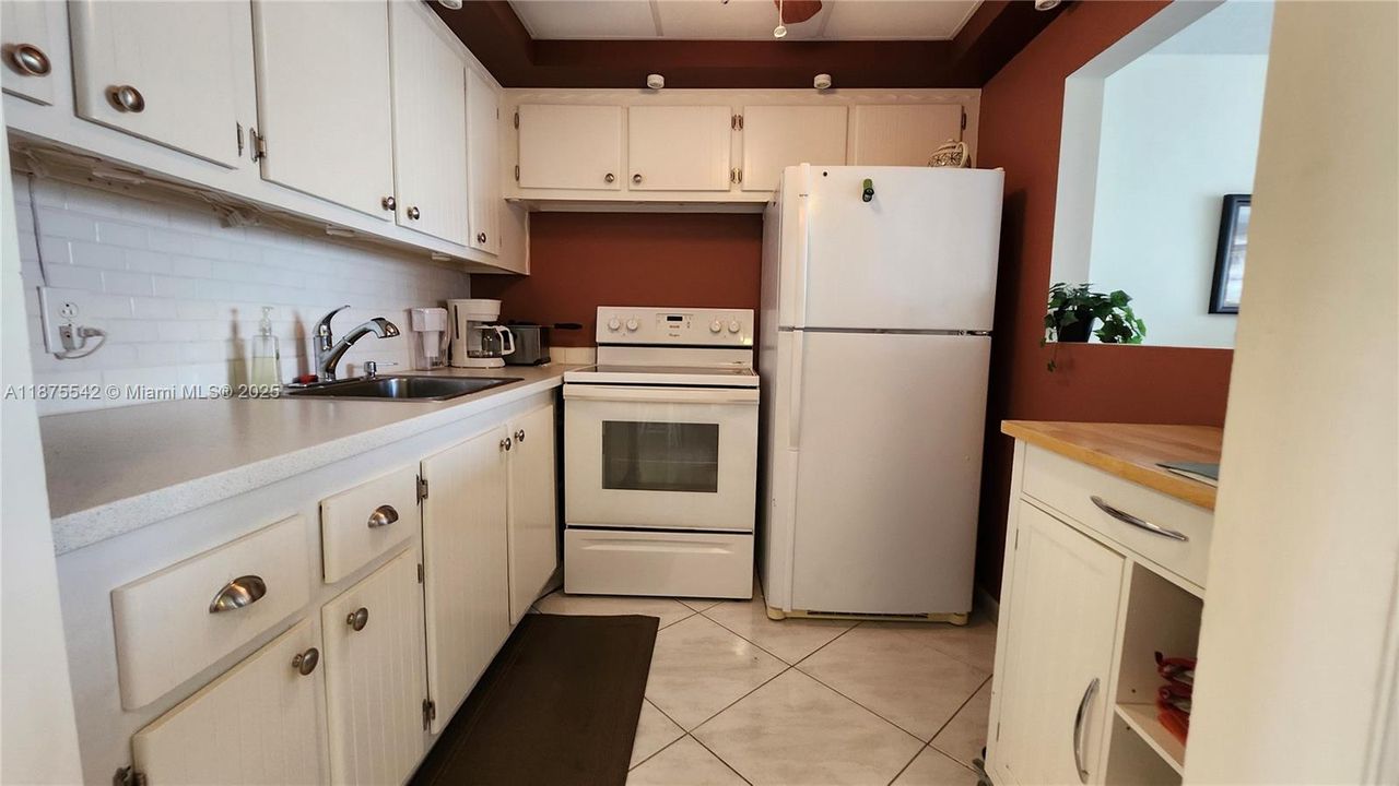 待售: $99,000 (1 贝兹, 1 浴室, 585 平方英尺)