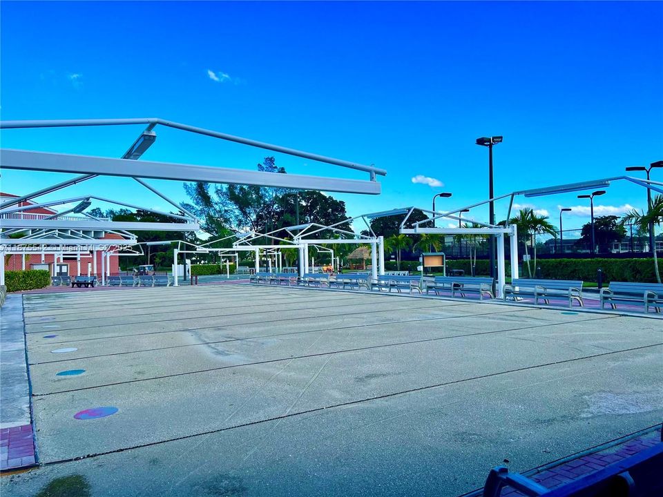 待售: $99,000 (1 贝兹, 1 浴室, 585 平方英尺)