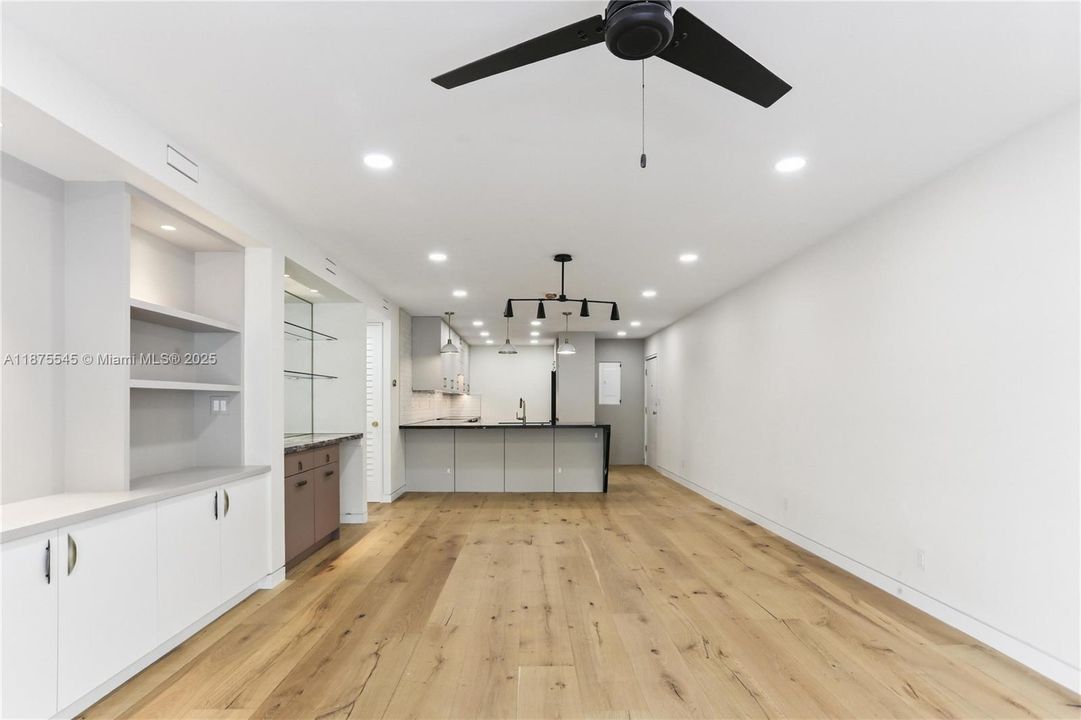 For Sale: $795,000 (2 beds, 2 baths, 1221 Square Feet)