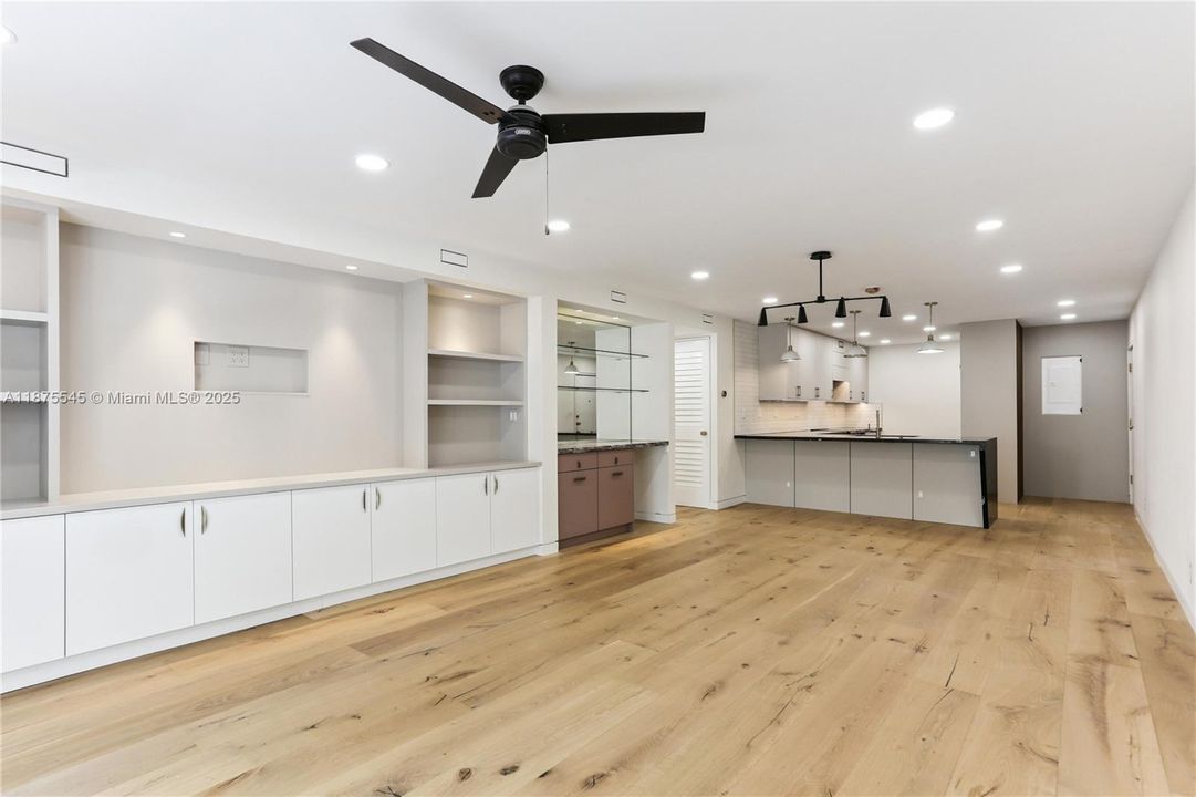 For Sale: $795,000 (2 beds, 2 baths, 1221 Square Feet)