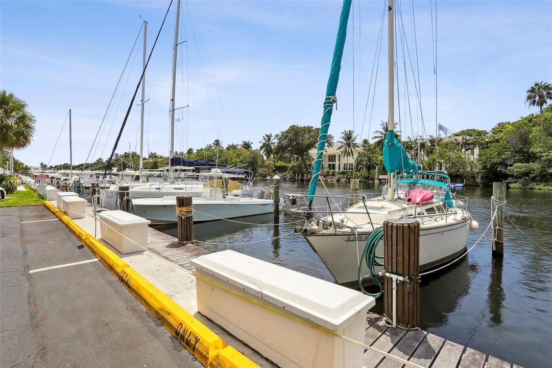 For Sale: $795,000 (2 beds, 2 baths, 1221 Square Feet)