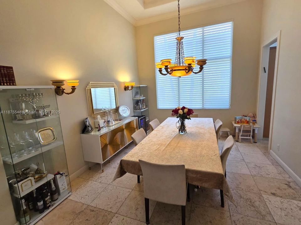 For Rent: $14,000 (4 beds, 2 baths, 2866 Square Feet)