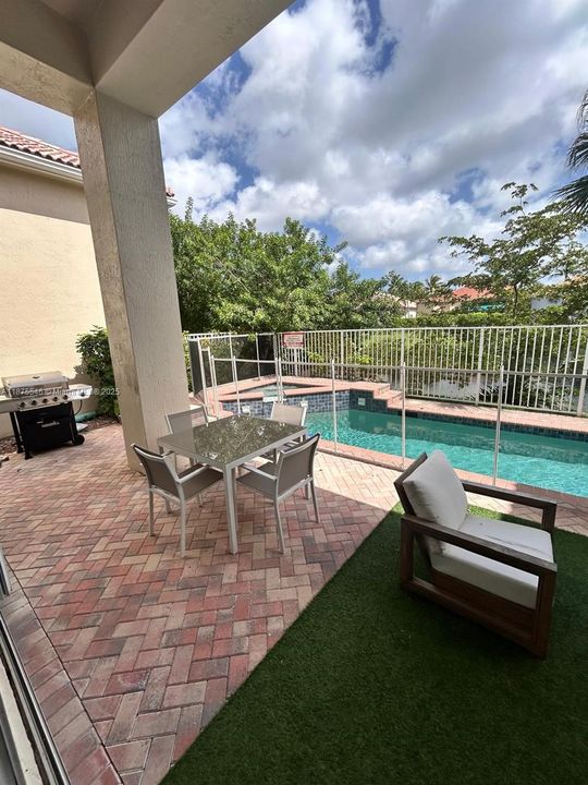 For Rent: $14,000 (4 beds, 2 baths, 2866 Square Feet)