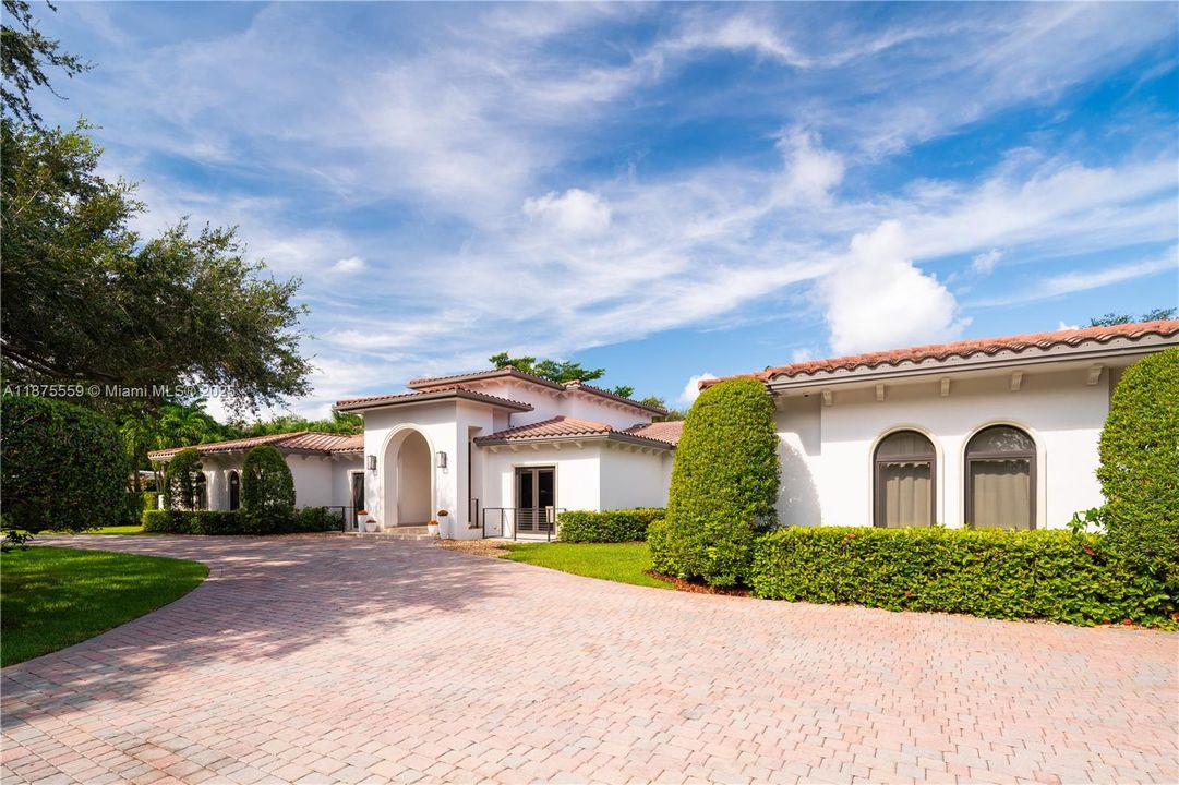 最近售出: $4,750,000 (6 贝兹, 6 浴室, 5897 平方英尺)