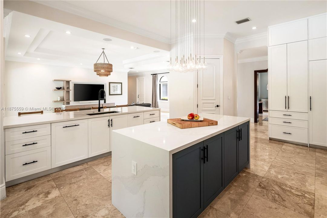 最近售出: $4,750,000 (6 贝兹, 6 浴室, 5897 平方英尺)