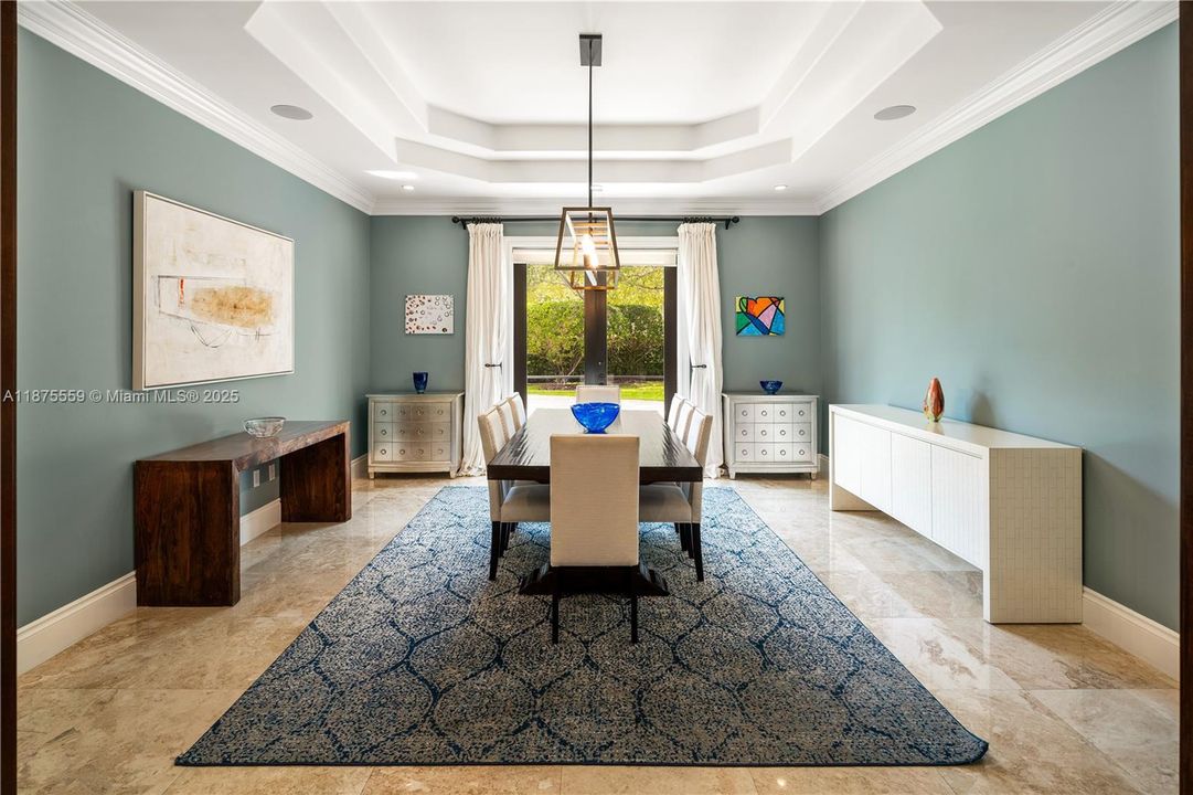 最近售出: $4,750,000 (6 贝兹, 6 浴室, 5897 平方英尺)