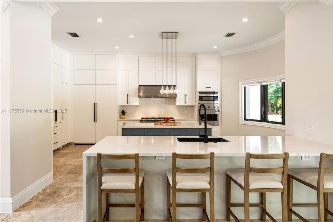 最近售出: $4,750,000 (6 贝兹, 6 浴室, 5897 平方英尺)