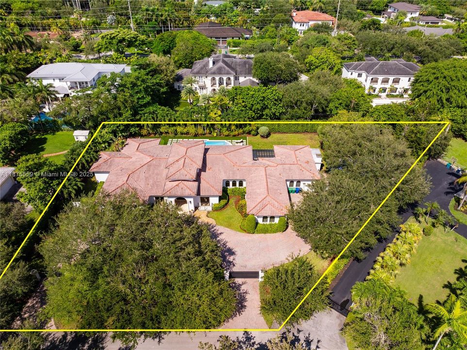 最近售出: $4,750,000 (6 贝兹, 6 浴室, 5897 平方英尺)