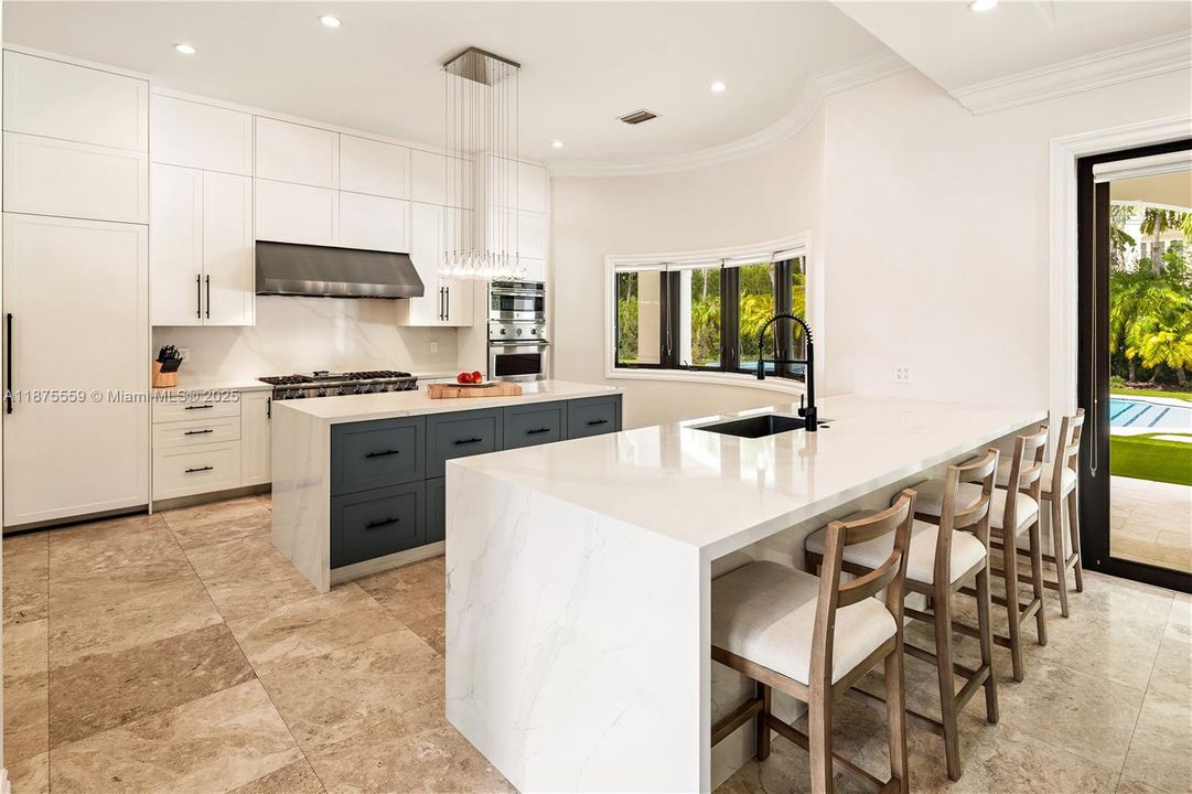 最近售出: $4,750,000 (6 贝兹, 6 浴室, 5897 平方英尺)