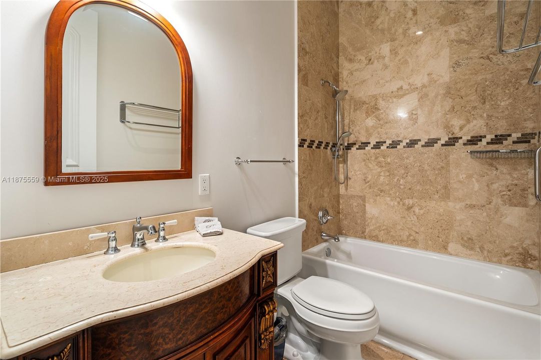 最近售出: $4,750,000 (6 贝兹, 6 浴室, 5897 平方英尺)