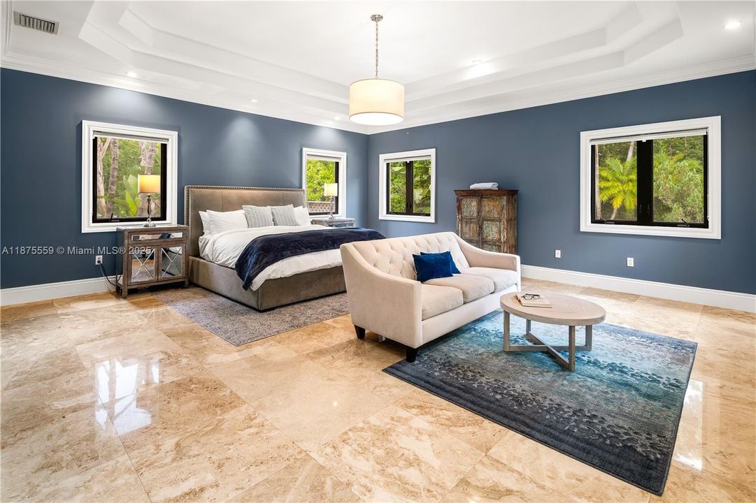 最近售出: $4,750,000 (6 贝兹, 6 浴室, 5897 平方英尺)