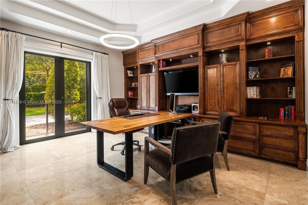 最近售出: $4,750,000 (6 贝兹, 6 浴室, 5897 平方英尺)