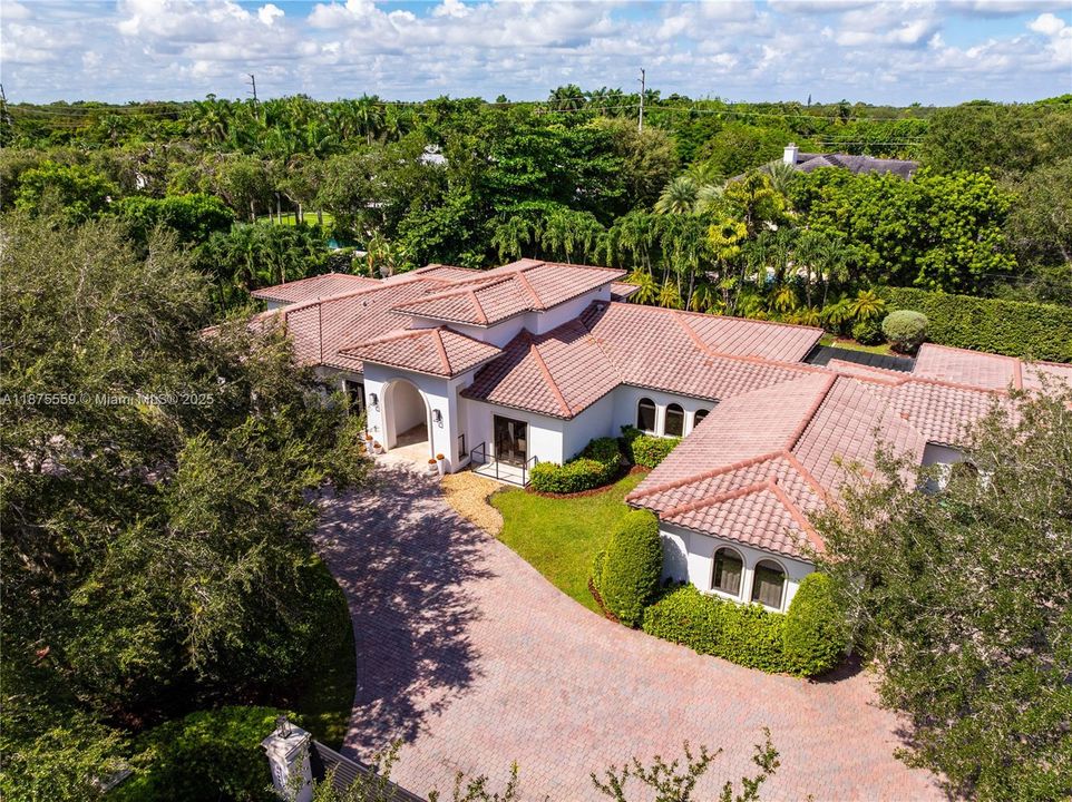 最近售出: $4,750,000 (6 贝兹, 6 浴室, 5897 平方英尺)