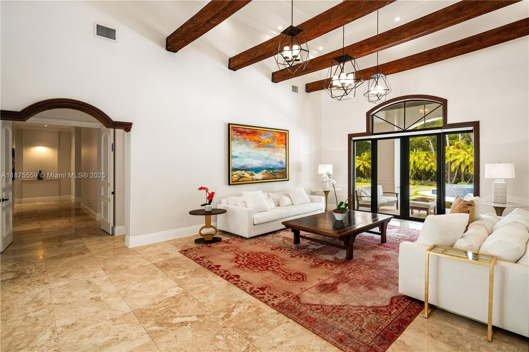 最近售出: $4,750,000 (6 贝兹, 6 浴室, 5897 平方英尺)