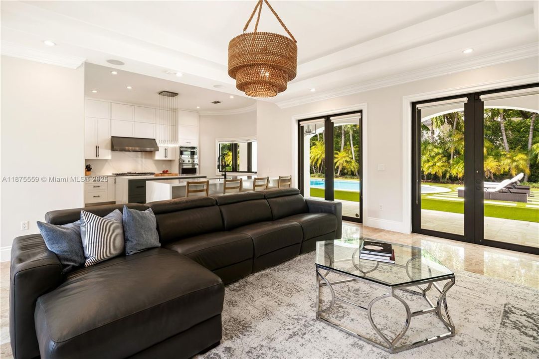 最近售出: $4,750,000 (6 贝兹, 6 浴室, 5897 平方英尺)