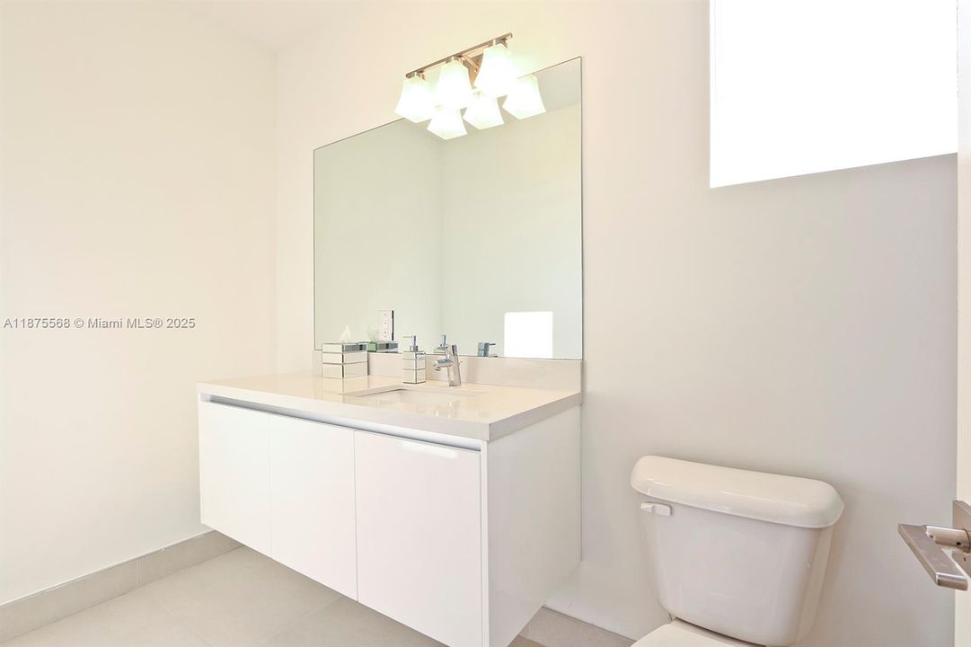 Под контрактом: $8,500 (5 спален, 5 ванн, 3113 Квадратных фут)