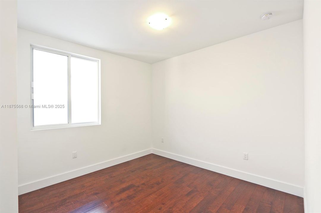 Под контрактом: $8,500 (5 спален, 5 ванн, 3113 Квадратных фут)