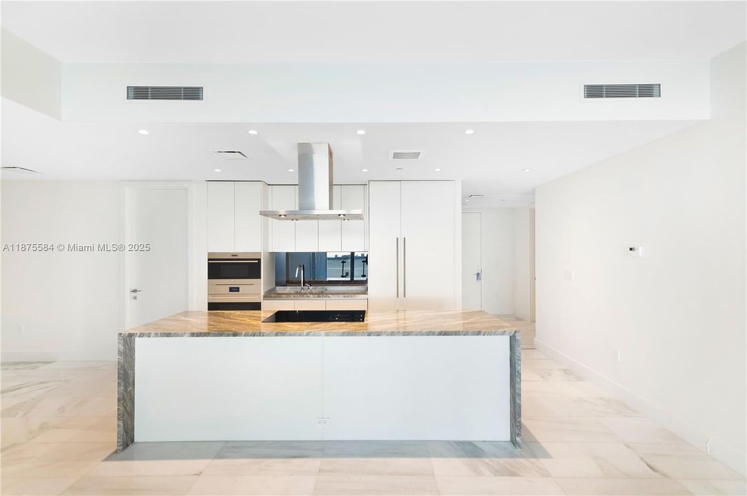 На продажу: $2,250,000 (2 спален, 3 ванн, 2348 Квадратных фут)