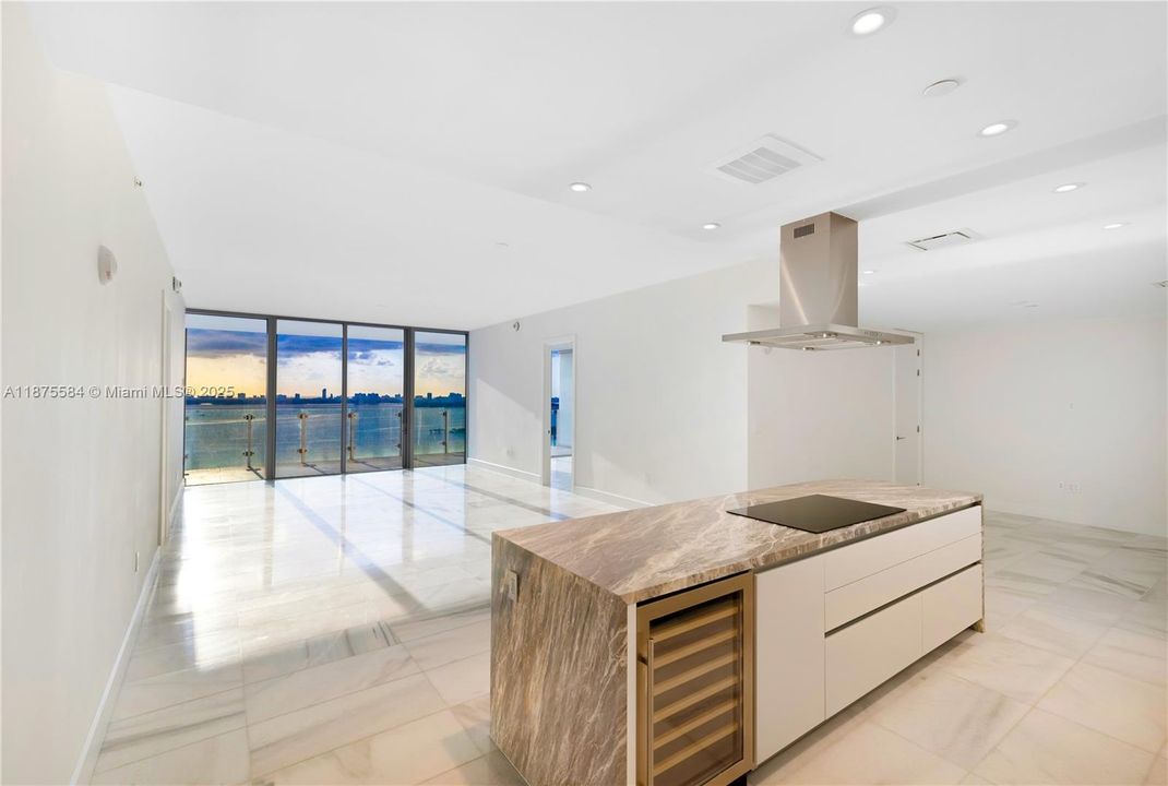 На продажу: $2,250,000 (2 спален, 3 ванн, 2348 Квадратных фут)