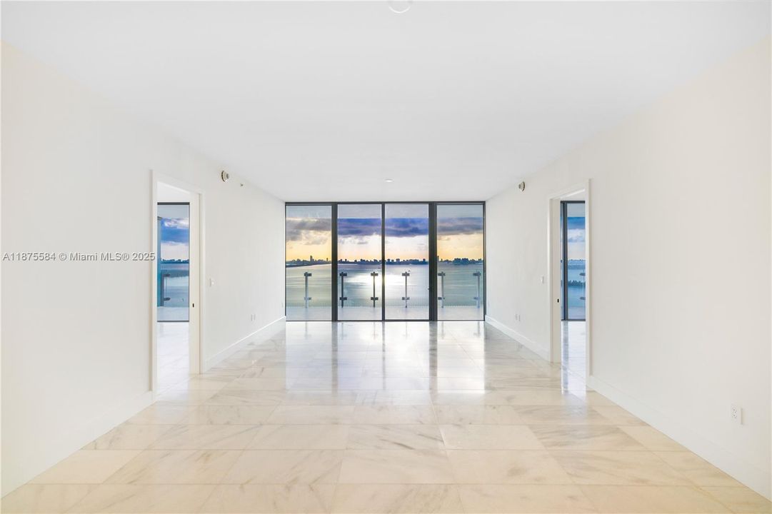 На продажу: $2,250,000 (2 спален, 3 ванн, 2348 Квадратных фут)