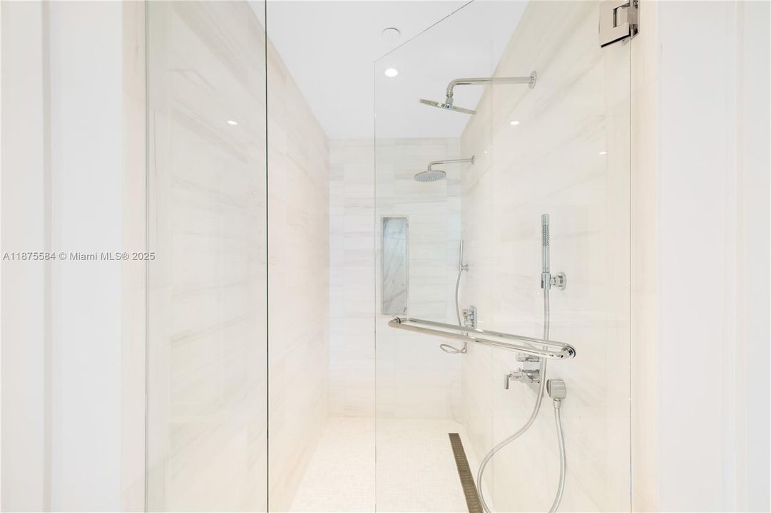 На продажу: $2,250,000 (2 спален, 3 ванн, 2348 Квадратных фут)