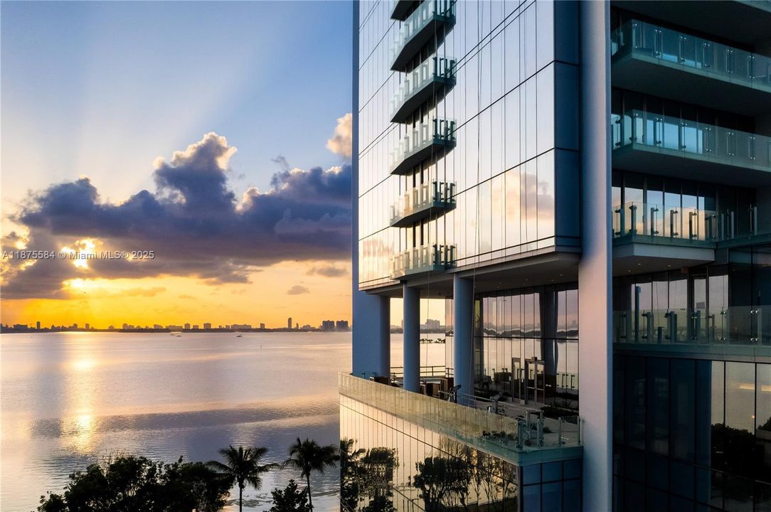 На продажу: $2,250,000 (2 спален, 3 ванн, 2348 Квадратных фут)