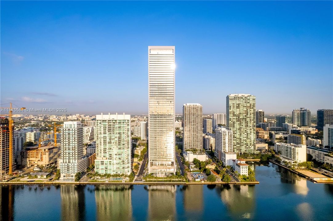 На продажу: $2,250,000 (2 спален, 3 ванн, 2348 Квадратных фут)