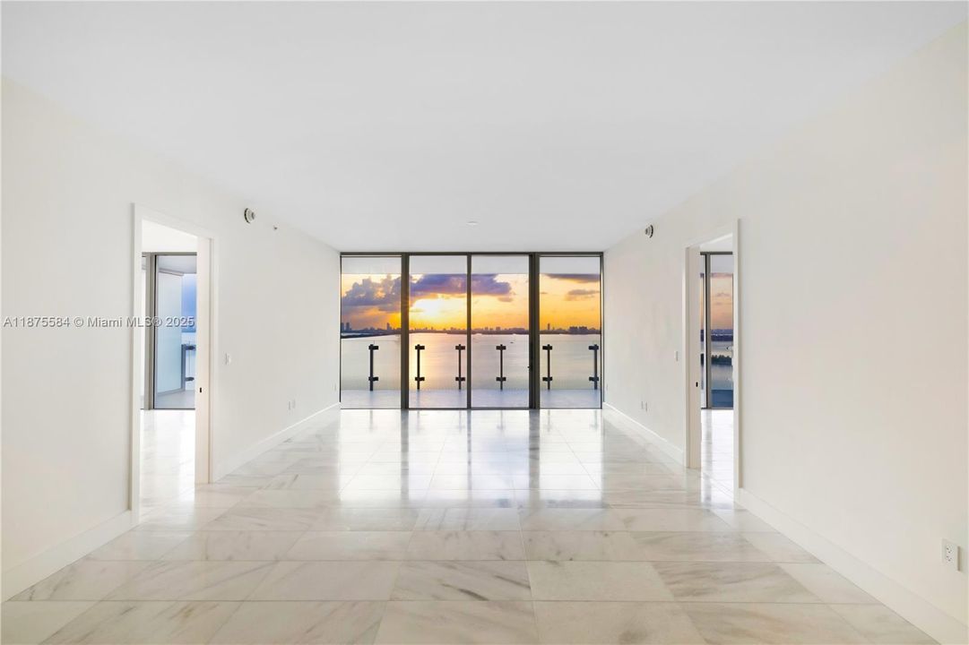 На продажу: $2,250,000 (2 спален, 3 ванн, 2348 Квадратных фут)