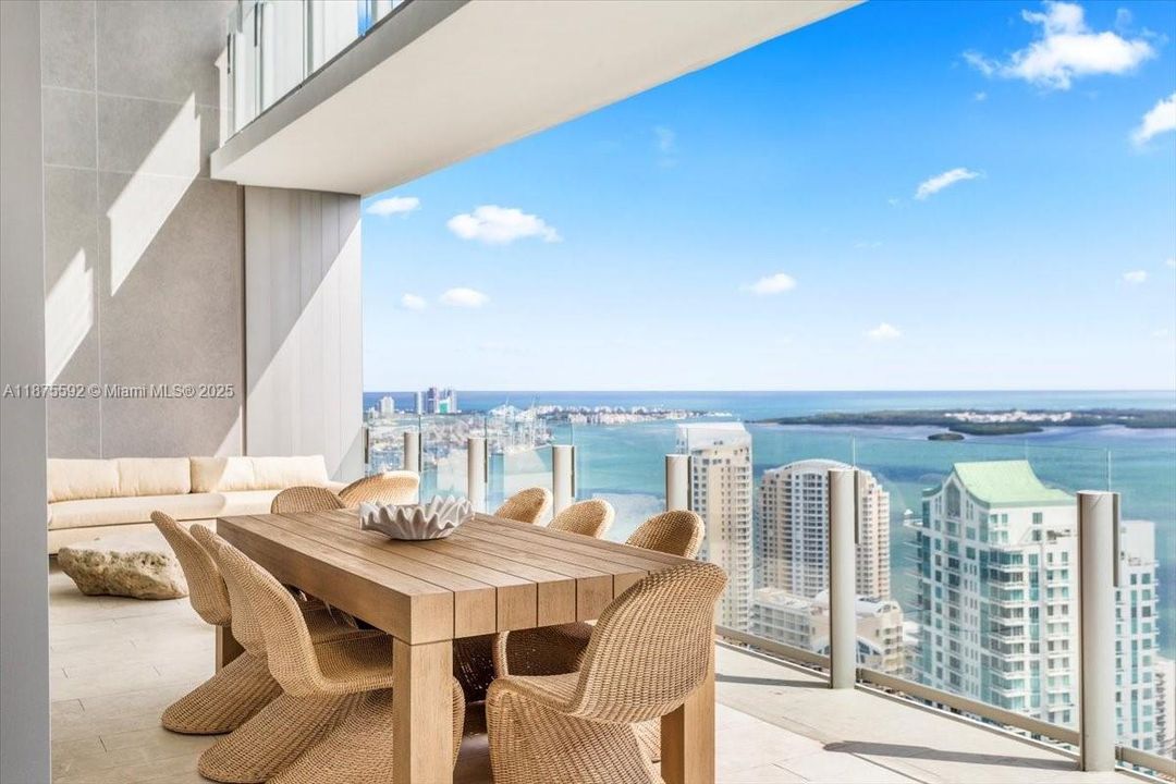 En Venta: $12,228,000 (5 camas, 5 baños, 4283 Pies cuadrados)