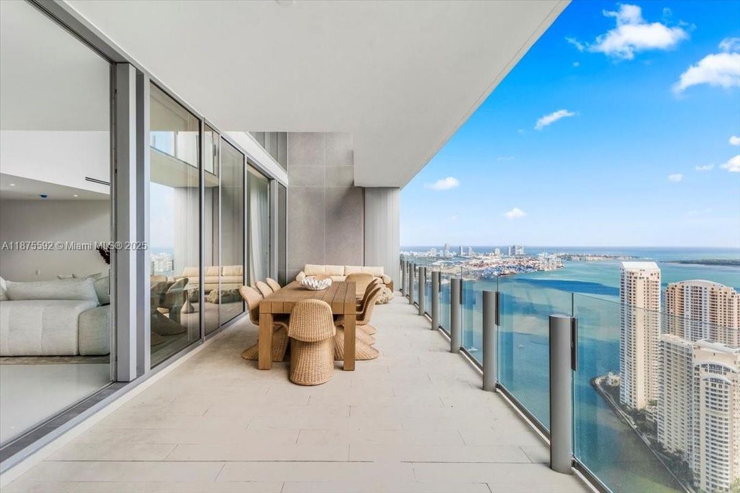 En Venta: $12,228,000 (5 camas, 5 baños, 4283 Pies cuadrados)