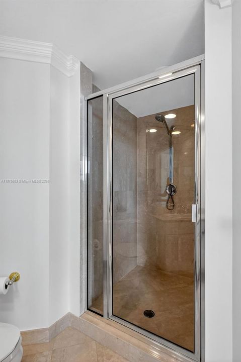 合同活跃: $1,390,000 (3 贝兹, 3 浴室, 2130 平方英尺)