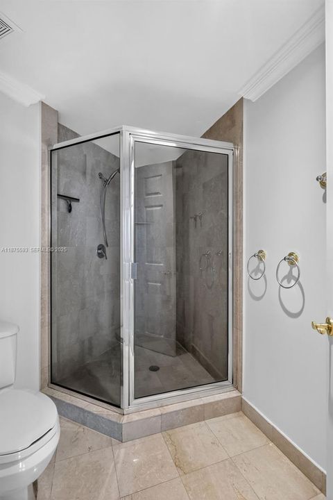 合同活跃: $1,390,000 (3 贝兹, 3 浴室, 2130 平方英尺)