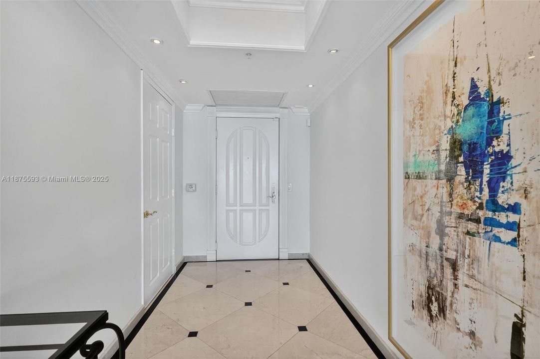 合同活跃: $1,390,000 (3 贝兹, 3 浴室, 2130 平方英尺)