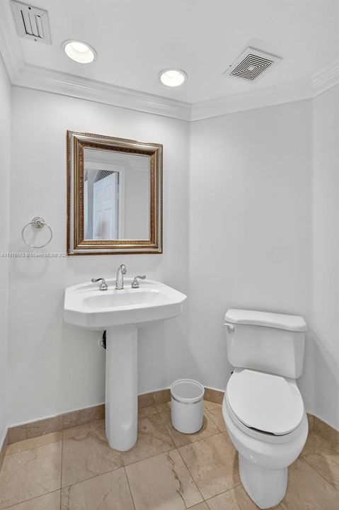 合同活跃: $1,390,000 (3 贝兹, 3 浴室, 2130 平方英尺)