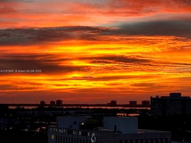 Recently Sold: $493,000 (1 beds, 1 baths, 812 Square Feet)