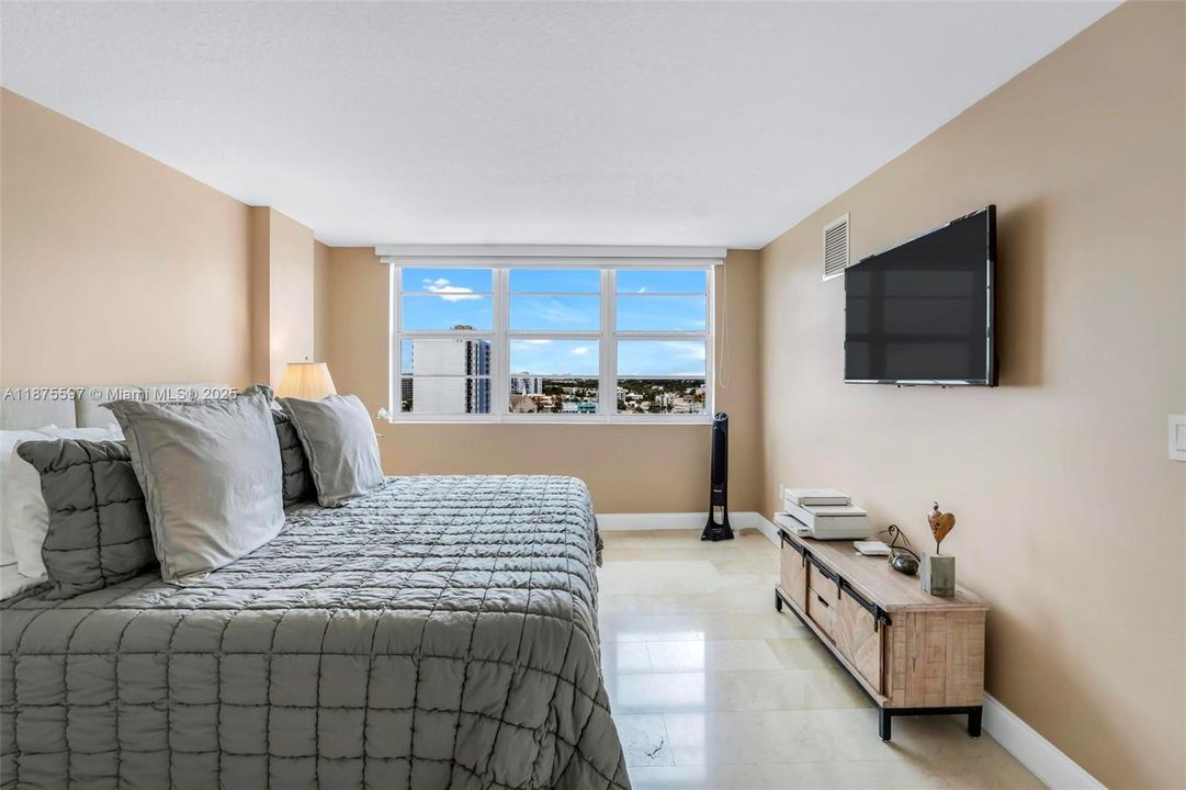 Recently Sold: $493,000 (1 beds, 1 baths, 812 Square Feet)