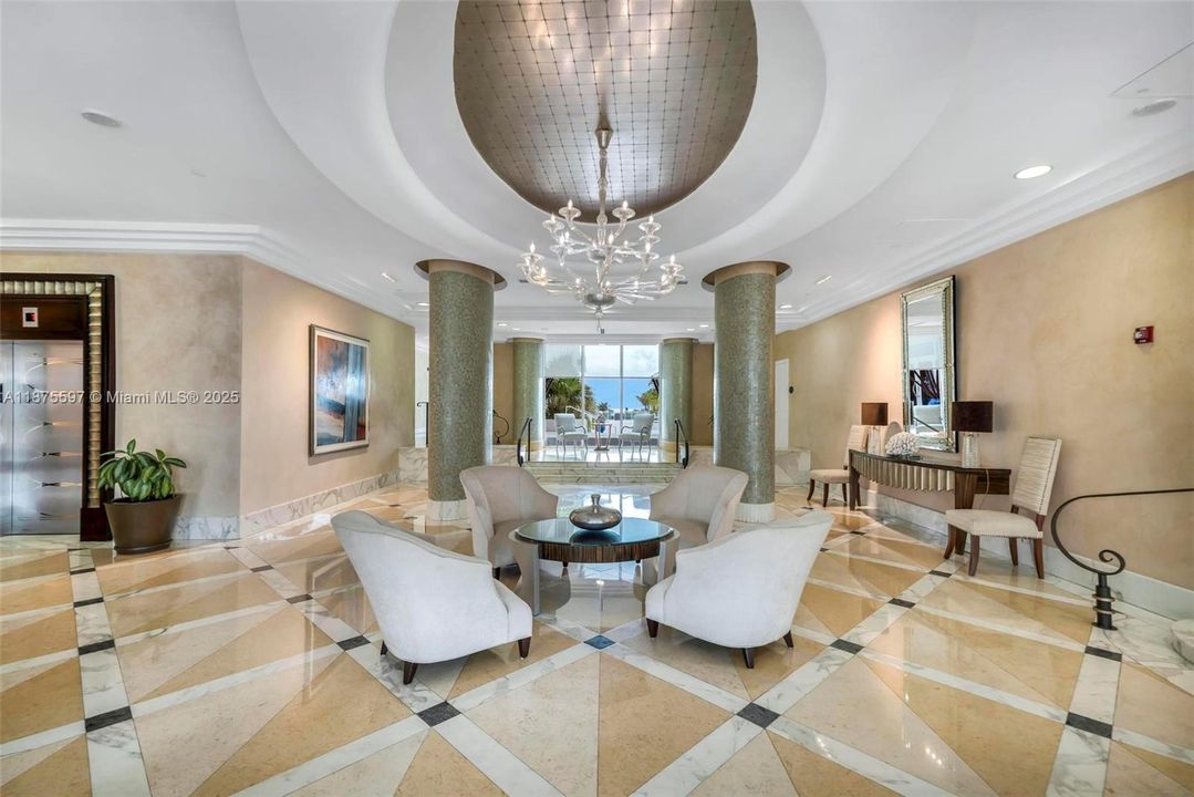 Recently Sold: $493,000 (1 beds, 1 baths, 812 Square Feet)