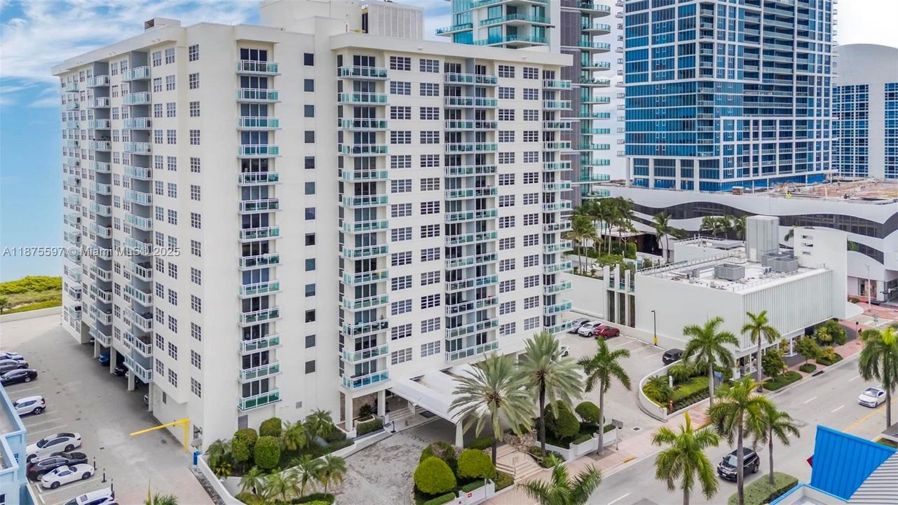 Recently Sold: $493,000 (1 beds, 1 baths, 812 Square Feet)