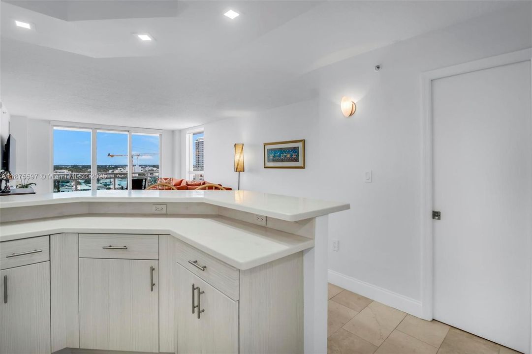 Recently Sold: $493,000 (1 beds, 1 baths, 812 Square Feet)