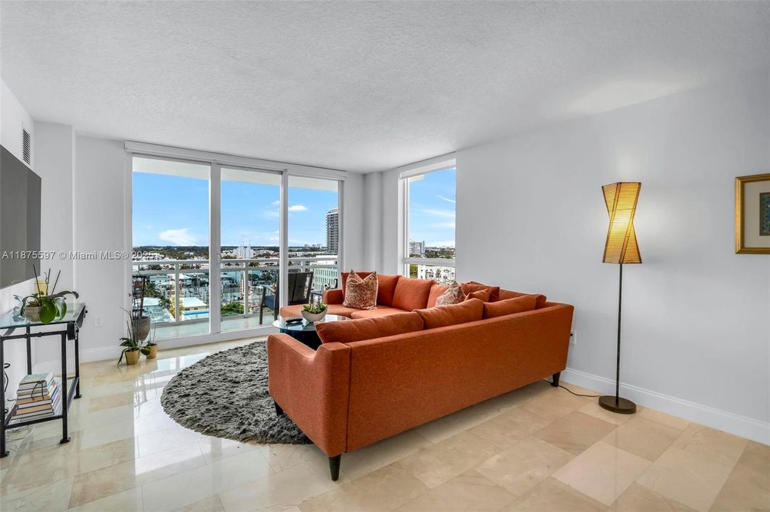 Recently Sold: $493,000 (1 beds, 1 baths, 812 Square Feet)